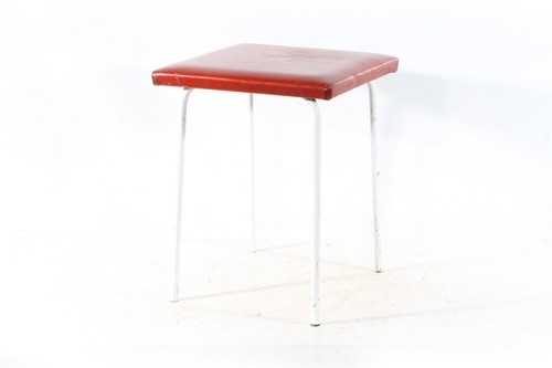 1 x alter Hocker Sitz Küchenhocker old vintage rot