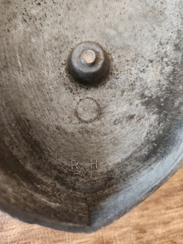 MGA 1600 L/R TailLight Plinths & Lamp Bases, no reserve above opening