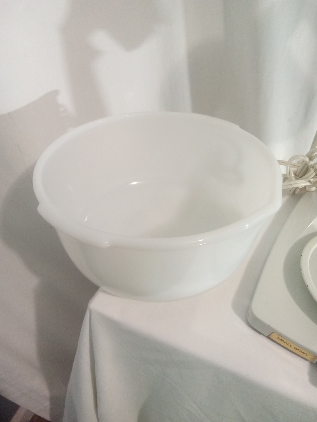 Vintage Sunbeam Vista Deluxe Mixmaster 12 Speed with Mixers And Bowl. Nice Cond.