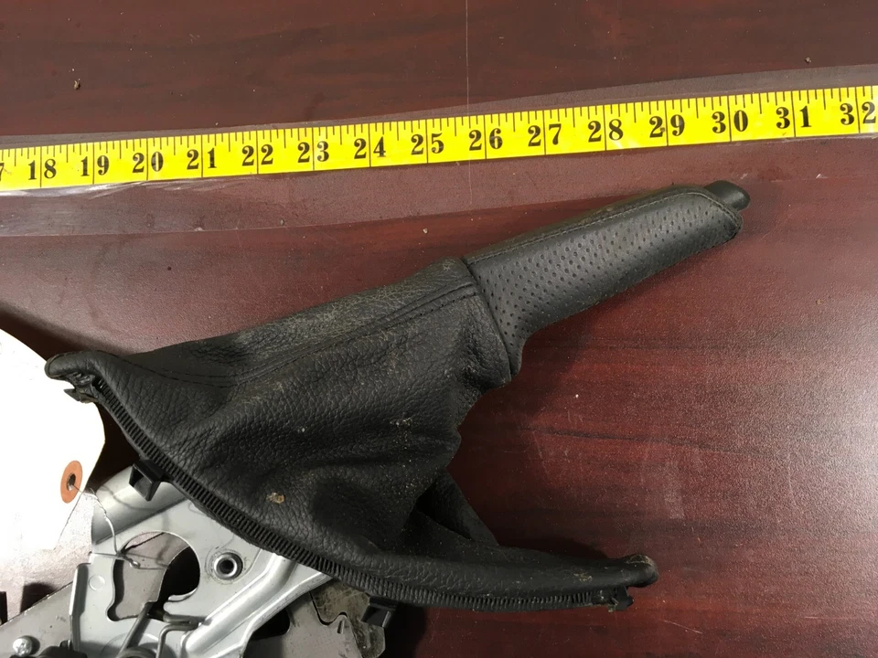 BMW 335i 2011-2013 freno de mano palanca estacionamiento freno eléctrico cuero negro 7900777 OEM. Foto 2 de 4