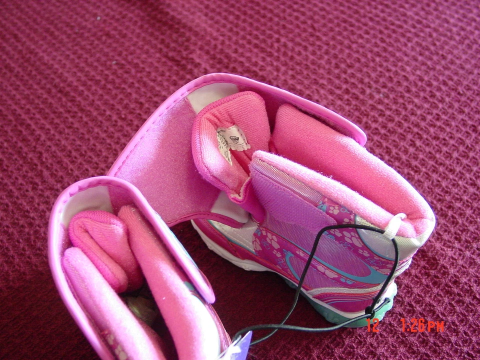 Botas de invierno rosa Paw Patrol para niñas pequeñas Foto 4 de 4