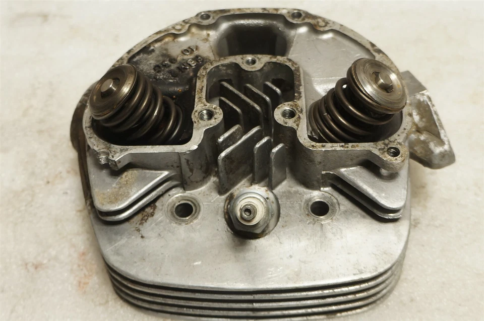 TRIUMPH TR25W 250 SINGLE 1970 CYLINDER HEAD ASSEMBLY /VB82/ - Imagem 3 de 4
