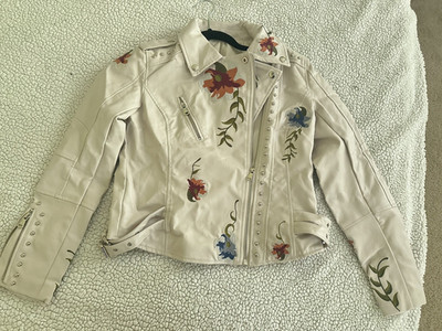 BBY Clothing Biker Jacket Full Zip Floral Studded Collared Beige Womens S