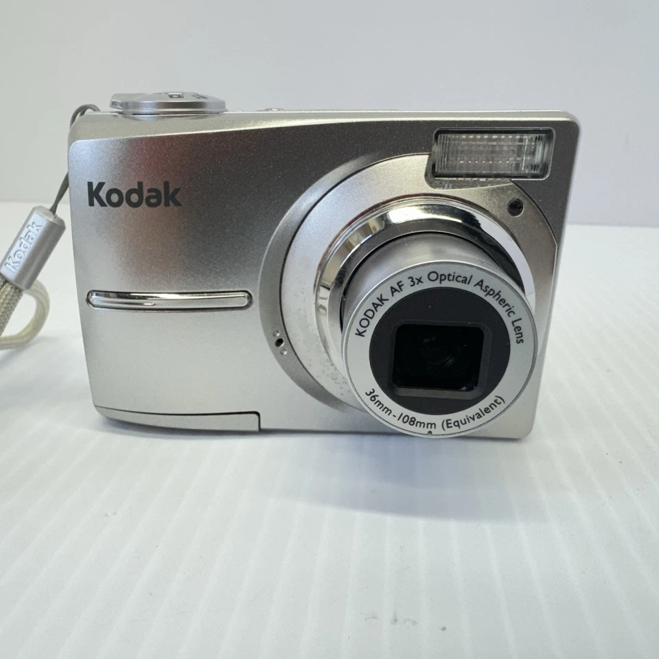 Kodak EasyShare 7.0MP Digital Camera - C713 - Silver - Works READ - Image 2 of 4