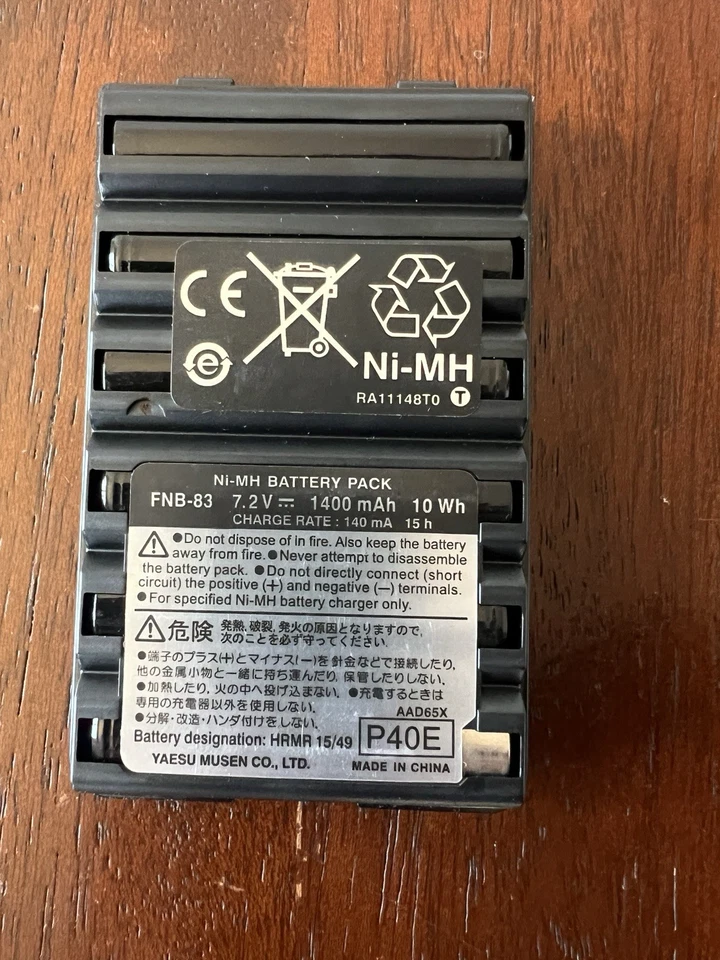 Yaesu FT-60R FM Transceiver Excellent Condition w/battery, antenna and charger - Image 3 of 4