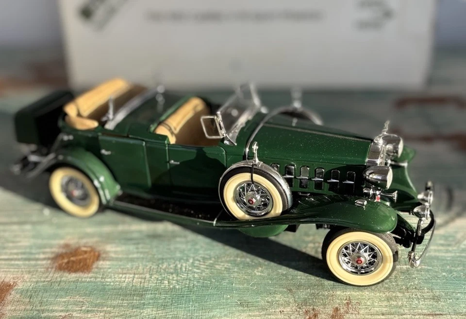 Danbury Mint 1932 Cadillac V-16 Sport Phaeton W/Cert - Mint - Image 3 of 4