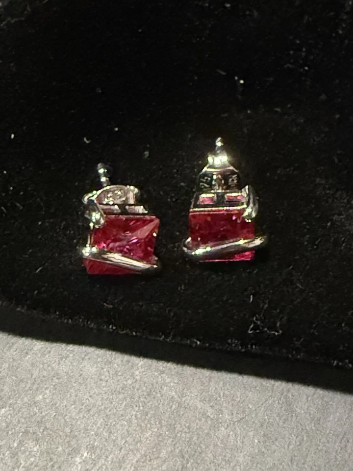 Pendientes rojos de plata de ley R. H. Macy & Co. Nuevo. Foto 3 de 4