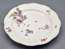 Meissen Porzellan Teller antik D 23,5 cm, Blumen Rose Ozier Relief, Schwerter