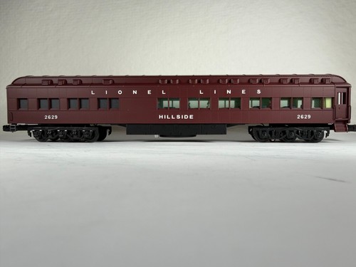 LIONEL 6-15405, LÍNEAS LIONEL ESTACIÓN 'HILLSIDE' SONIDOS COMEDOR #2629, OB (2002) | Condition: Used