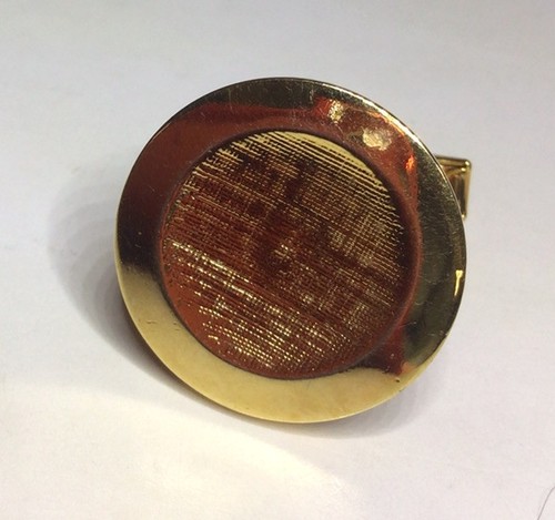 Gemelos redondos tono dorado con centro texturizado de 7/8 pulgadas de diámetro - Imagen 8 de 18