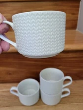 Embossed Modern ZigZag Pattern ALPINE 8858 White Set of 4 "Flat Cup" Mugs EUC