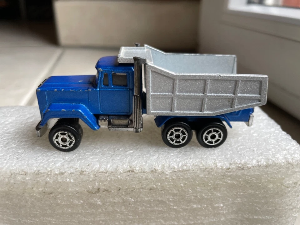 MAJORETTE MADE IN FRANCE CAMION BENNE MACK BLEU  Nr. 297 1/100 - Photo 3/4