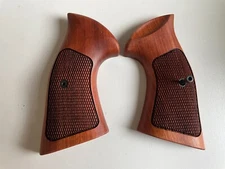 New Hardwood Grip for S&W K/L frame Round Butt  checker Engraved Open Back #02