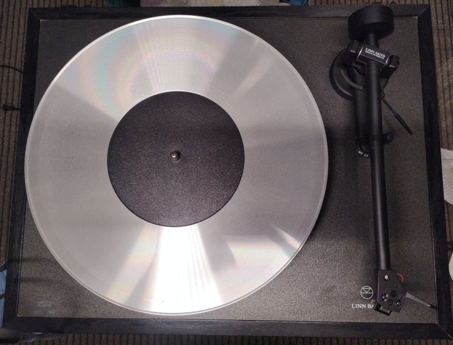 Linn Basik Turntable W/ Akito Tonearm Sure SD 77 HE Cartridg