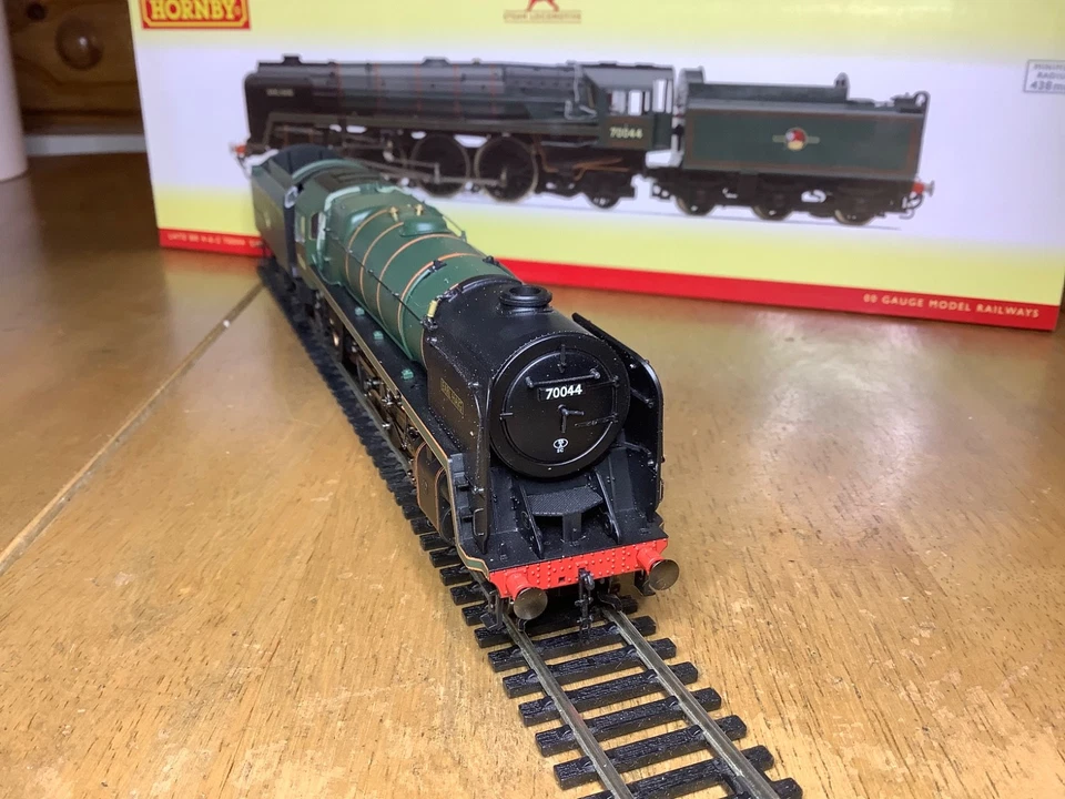 Hornby R3295 BR 4-6-2  Britannia Class Loco 70044 Earl Haig - Image 3 of 4