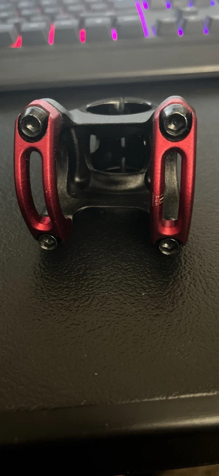 Spank Split 35  Stem, Red And Black - 35mm - Image 2 of 4