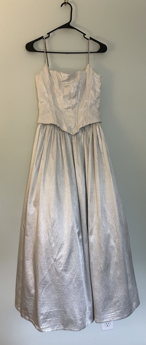 jessica mcclintock corset dress VINTAGE BAROQUE GREY BUST 34-35 INCHES / WAIST 28-29 INCHES / LENGTH 58,62 INCHES . . . (shipping cost and petticoat not included) . PAYPAL accepted No insane vintage 90s whimsygoth gown