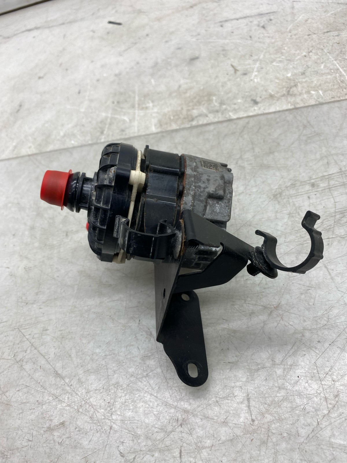 2020-2025 ASTON MARTIN DBX 4.0L REAR TRANSMISSION COOLING ELECTRIC WATER PUMP