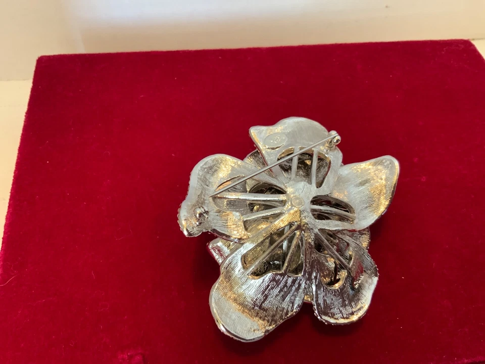 Pendientes Broche Flor Gardenia Rosa Cristal Esmalte Negro Joan Rivers De Colección Foto 4 de 4