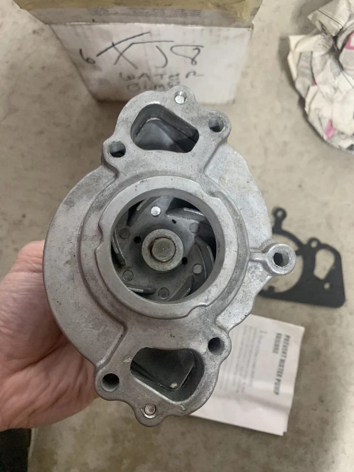 For S-type Super V8 Vanden Plas XF XJ8 Range Rover LR3 Engine Water Pump New - Image 2 of 4