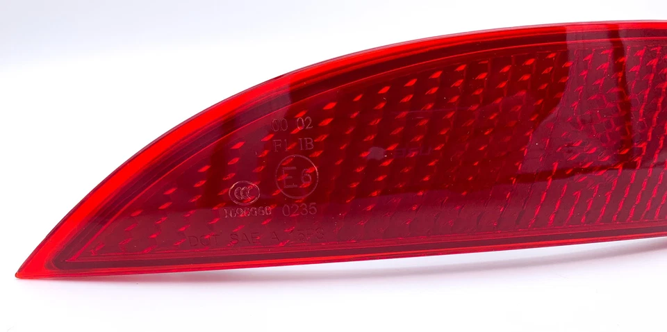 Panel reflector de parachoques trasero rojo del lado del conductor para Ford Focus Hatchback 2015-2018 Foto 4 de 4