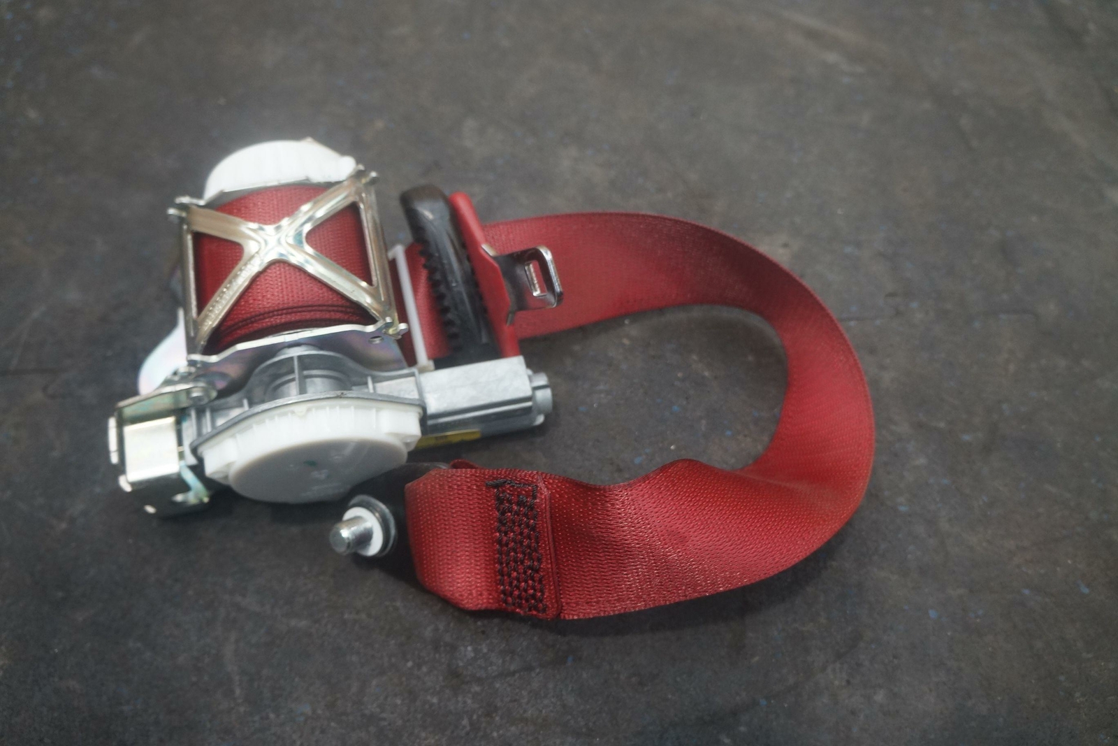Front Right Passenger Seat Belt Retractor Red 84466200 OEM Ferrari 488 GTB 2016