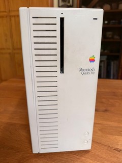 Vintage Macintosh Quadra 700 for parts