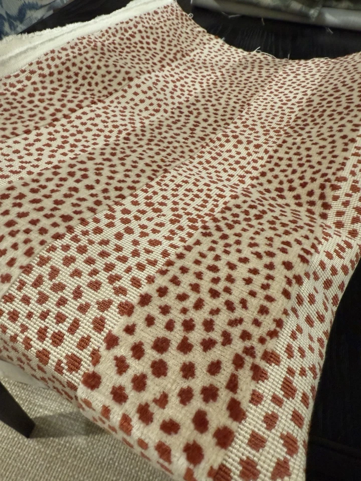 Tela de terciopelo coralino Cowtan & Tout “Malabar” 3051-04 – 35′′ de largo • 54′′ de ancho Foto 4 de 4