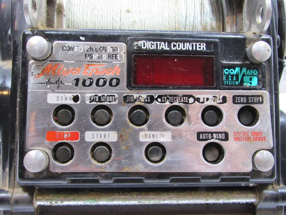 Carrete de pesca asistido por motor computarizado Miya Epoch 1000 - sin probar Foto 2 de 4