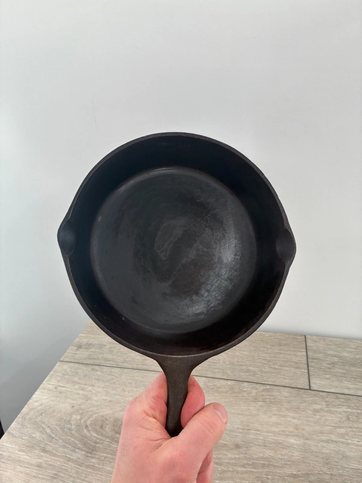 Vintage Lodge Unmarked Cast Iron Skillet 3 Notch Heat Ring Sits Flat #5 8 Inch
