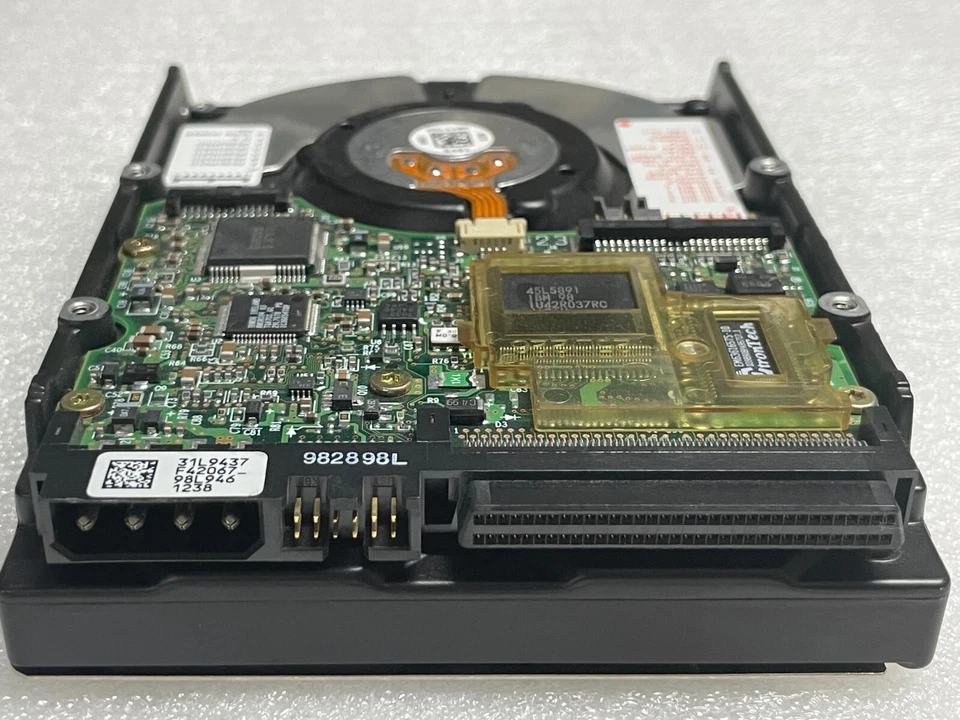 IBM DNES-309170 (25L1910) 9.1GB, 7200RPM, 3.5" SCSI Internal Hard Drive - Image 4 of 4