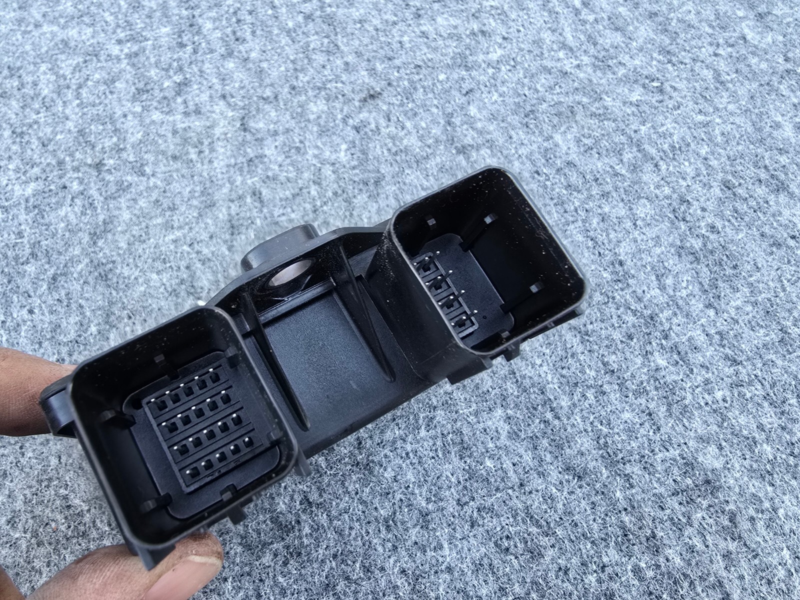 WEIGHT SYSTEM CONTROL MODULE ASSEMBLY 58k 08-19 MASERATI GRANTURISMO 4.2L M145