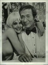 1980 Press Photo Ann Jillian with fellow actor, Bernie Kopell in "The Love Boat"
