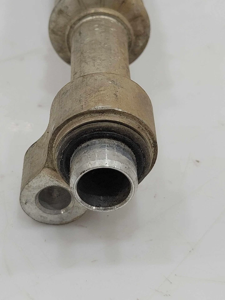 Manguera de succión de aire acondicionado Chevy Silverado 2001-2005 8 cilindros solo original OEM 15187285 Foto 3 de 3