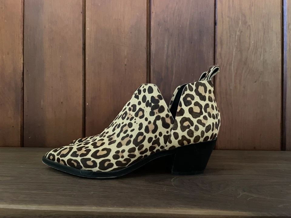 Botas femininas Dolce Vita Sonni DK cabelo de panturrilha leopardo, tamanho 8 - Imagem 2 de 4