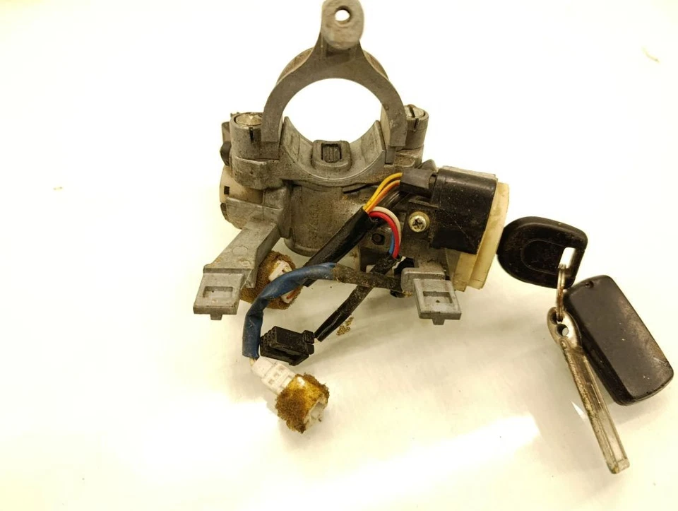 Mitsubishi Pajero 2002 Diesel Ignition barrel lock Y261160 KRD38638 - Image 4 of 4