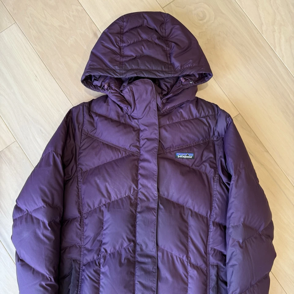 Roupa externa Patagonia Down With It Parka feminina S roxa com zíper completo longa acolchoada - Imagem 3 de 4