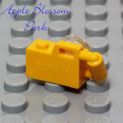 NEW Lego City Town Train Minifig YELLOW CAMERA w/Lens - Tourist