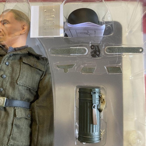 Dragon Models 1/6 Grenadier Christoph Arntz, German Army Group South, Japan - Picture 6 of 9