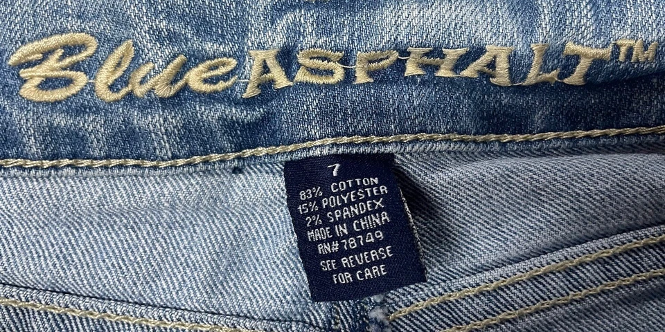 Calça jeans feminina azul asfalto tamanho 7 booty shorts azul stretch desgastado (cintura 32") - Imagem 4 de 4