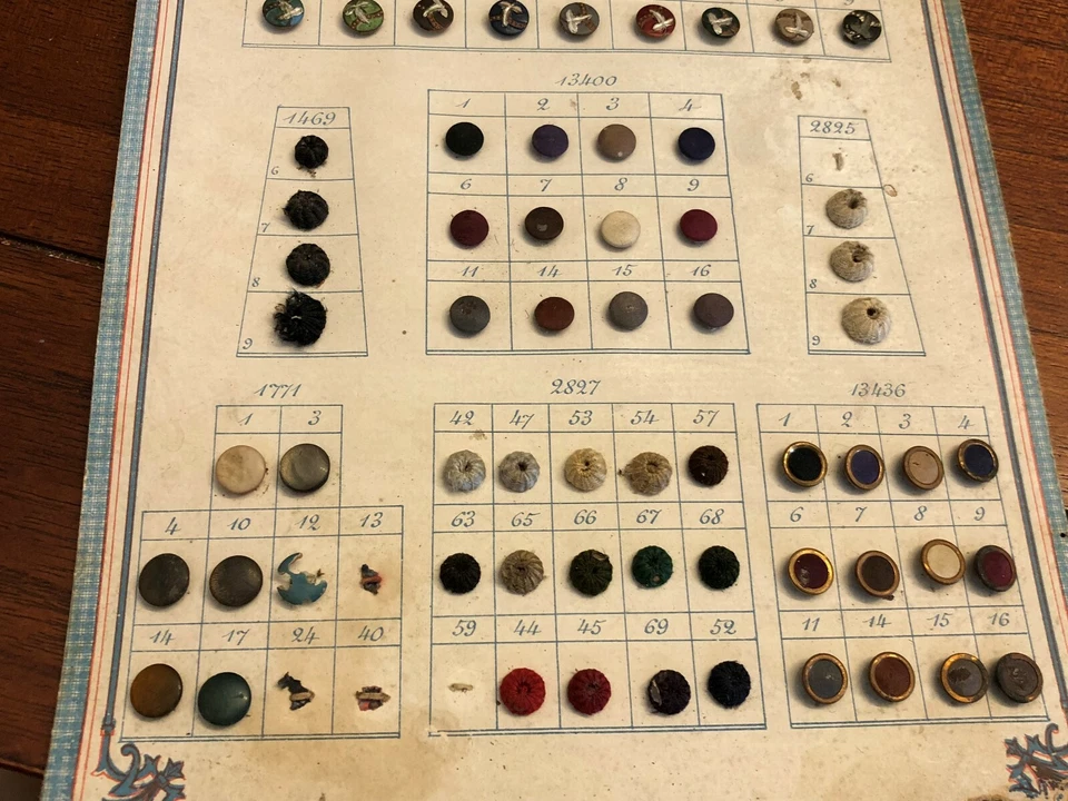 Pads Antique Stores Buttons to The 1900 Antique French Buttons Enamel - Image 3 of 4