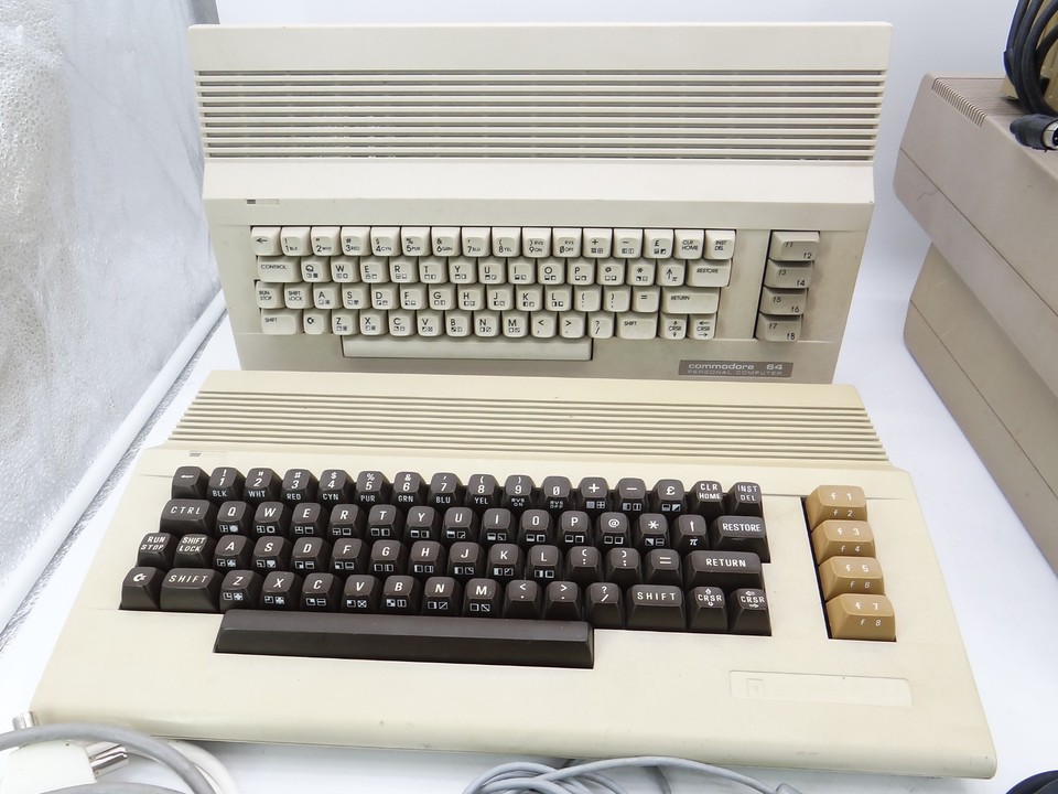Vintage Commodore 64 Personal Computer with Original Box Guide & Case UNTESTED e