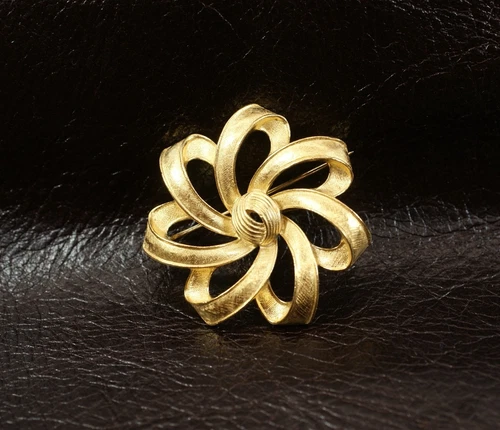 BR57 - Vintage Brooch, Pin, Costume Jewelry, Gold Toned, Trifari, 1 3/4 in.