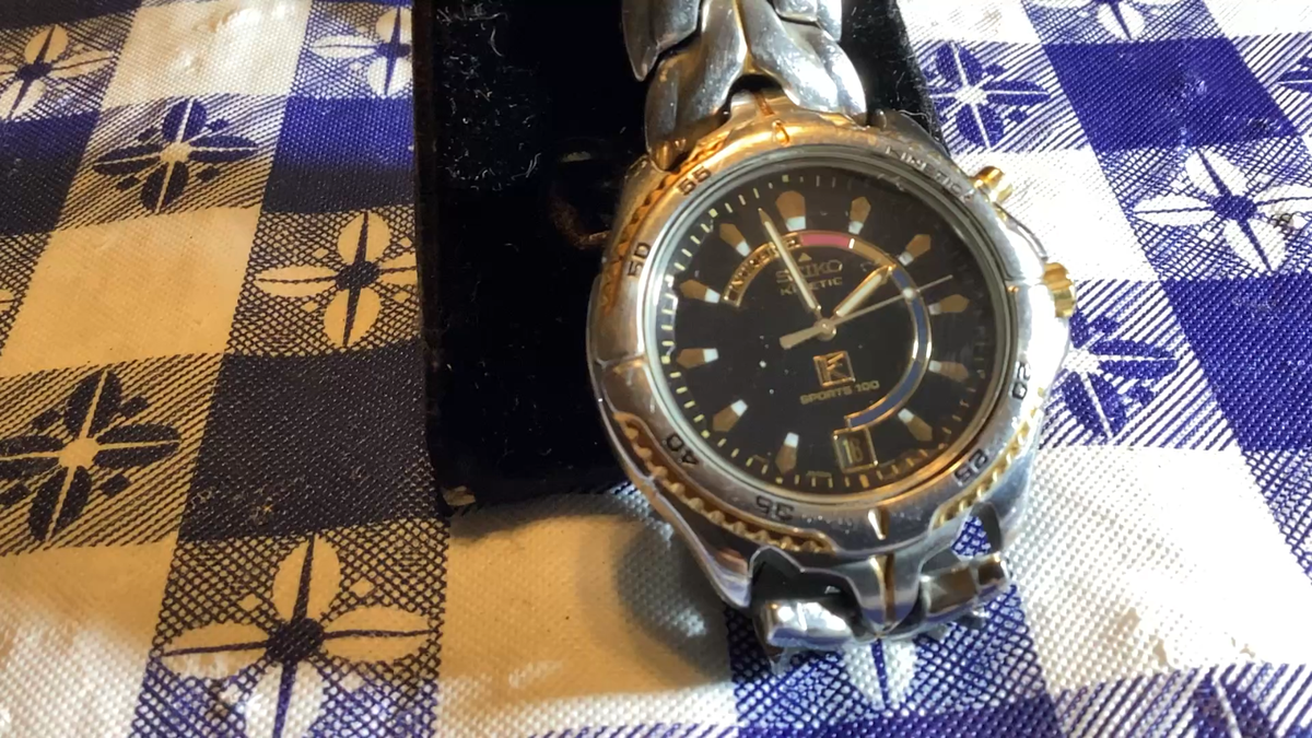 Seiko Kinetic Sports 100 5M42-0B09 men's watch runs perfect 2tone
