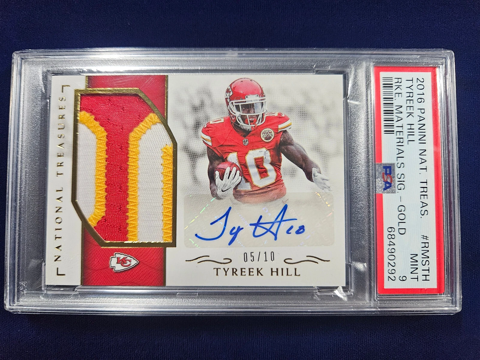 Tyreek Hill Panini National Treasures Rookie Materials Signatures #RMSTH Gold