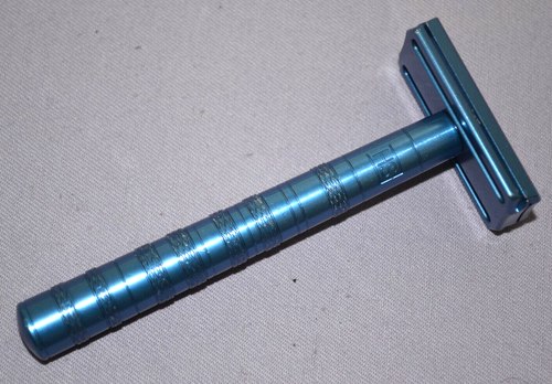 HS Henson AL13 Aluminium Double Edge Mild Blue Rasierhobel mit Box Klingen - Top - Bild 2 von 11