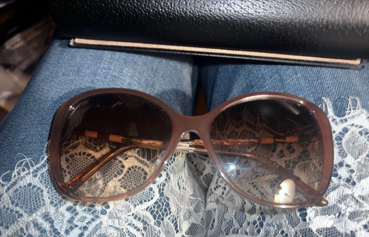 Authentic Burberry sunglasses + Original case women used B4235-Q