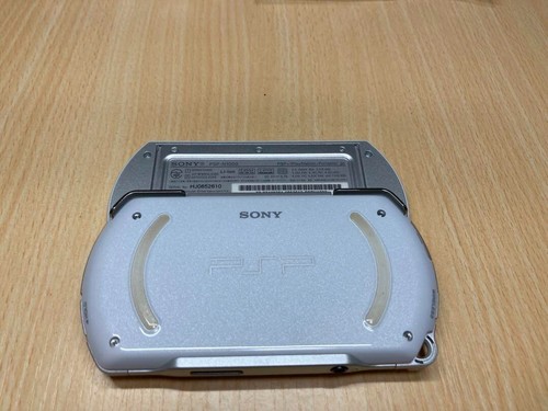 Consola de juegos portátil Sony PSP GO PlayStation blanca perla USADA PSP-N1000 AC100V - Imagen 5 de 9
