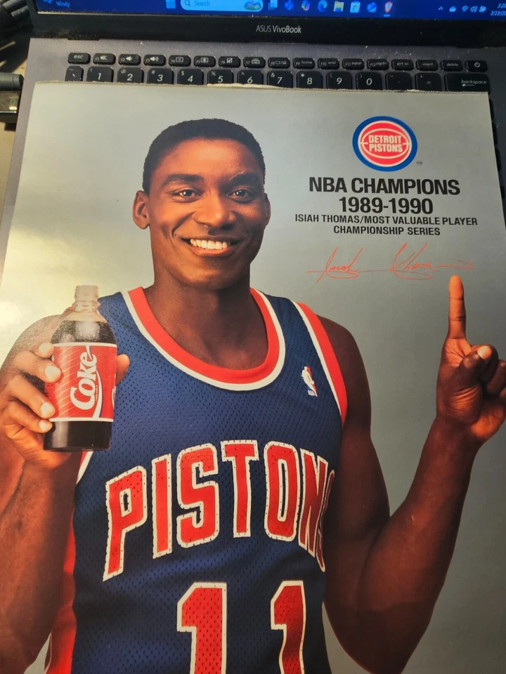 Póster de campeones de la NBA Detroit Pistons 1989-90 Isiah Thomas Pic raro gran Scott Foto 3 de 4