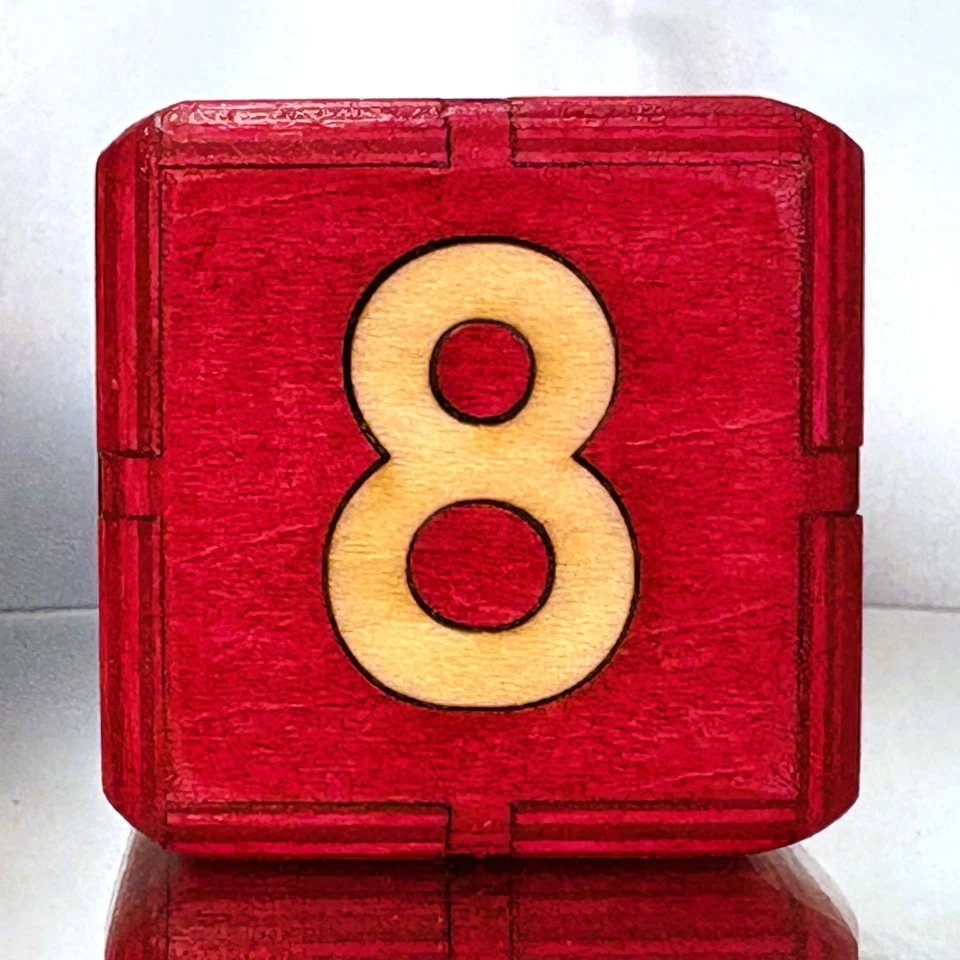 Festive Fortune - Carved Christmas Magic - Backgammon Doubling Cube 36mm - Image 4 of 4